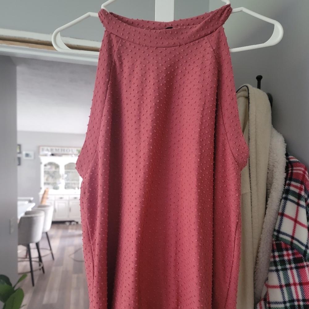 Salmon colored boutique tank, size L
